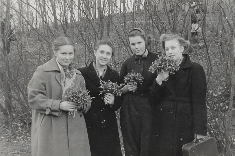 Воронежский государственный университет, 1 курс, 1956 год (Валентина первая справа)