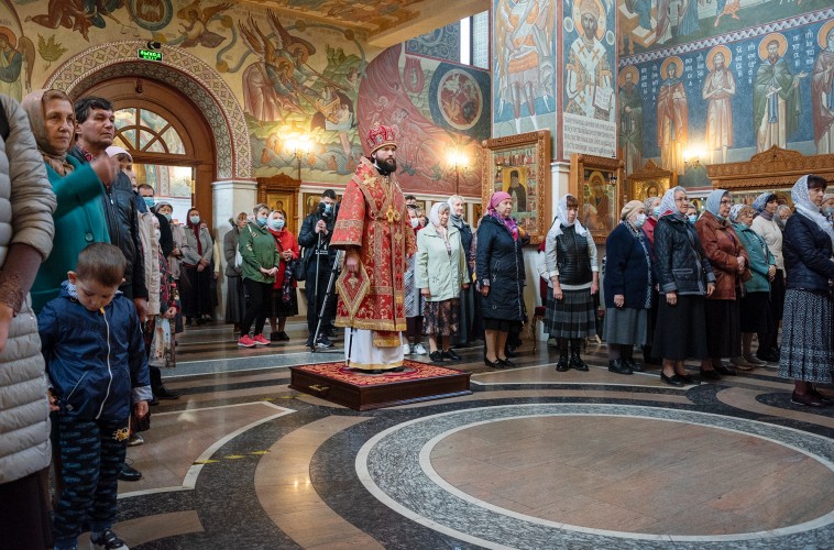 20_10_03_-novomuchenniki-korolevskie_vizit-episkop_petr-12